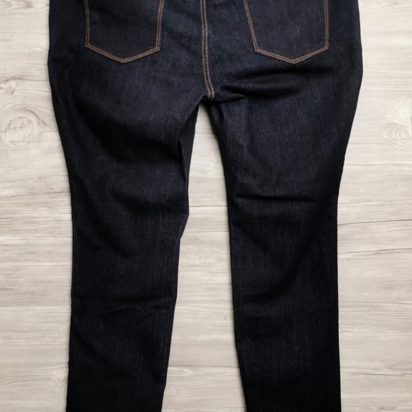 18/31 OLD NAVY Maternity Jeans NWOT - Picture 6 of 9